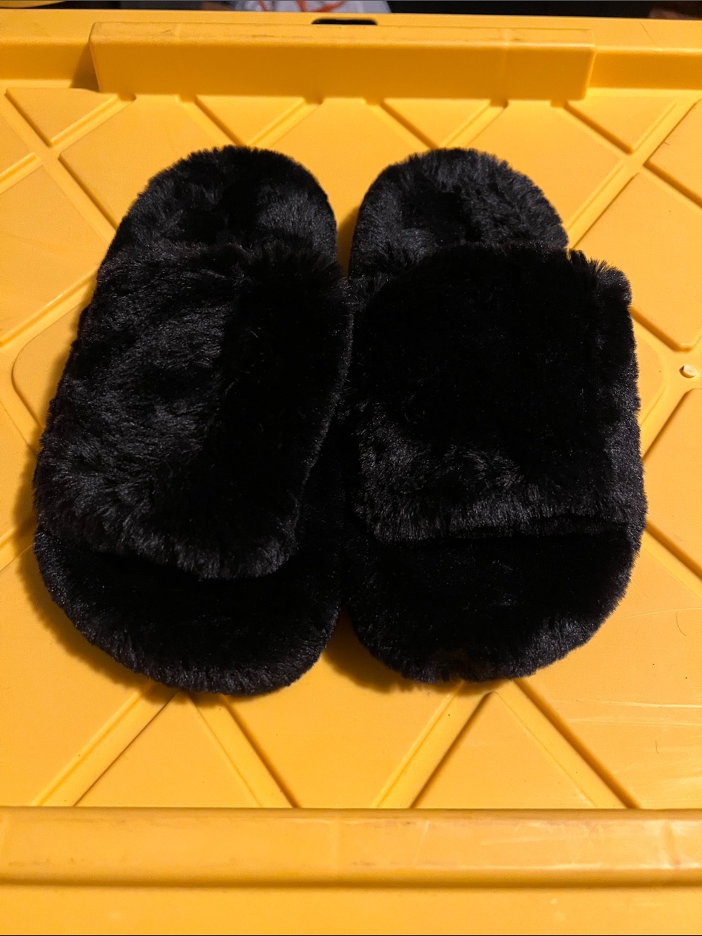 SKIMS Faux Fur Plush Slippers size 37 black